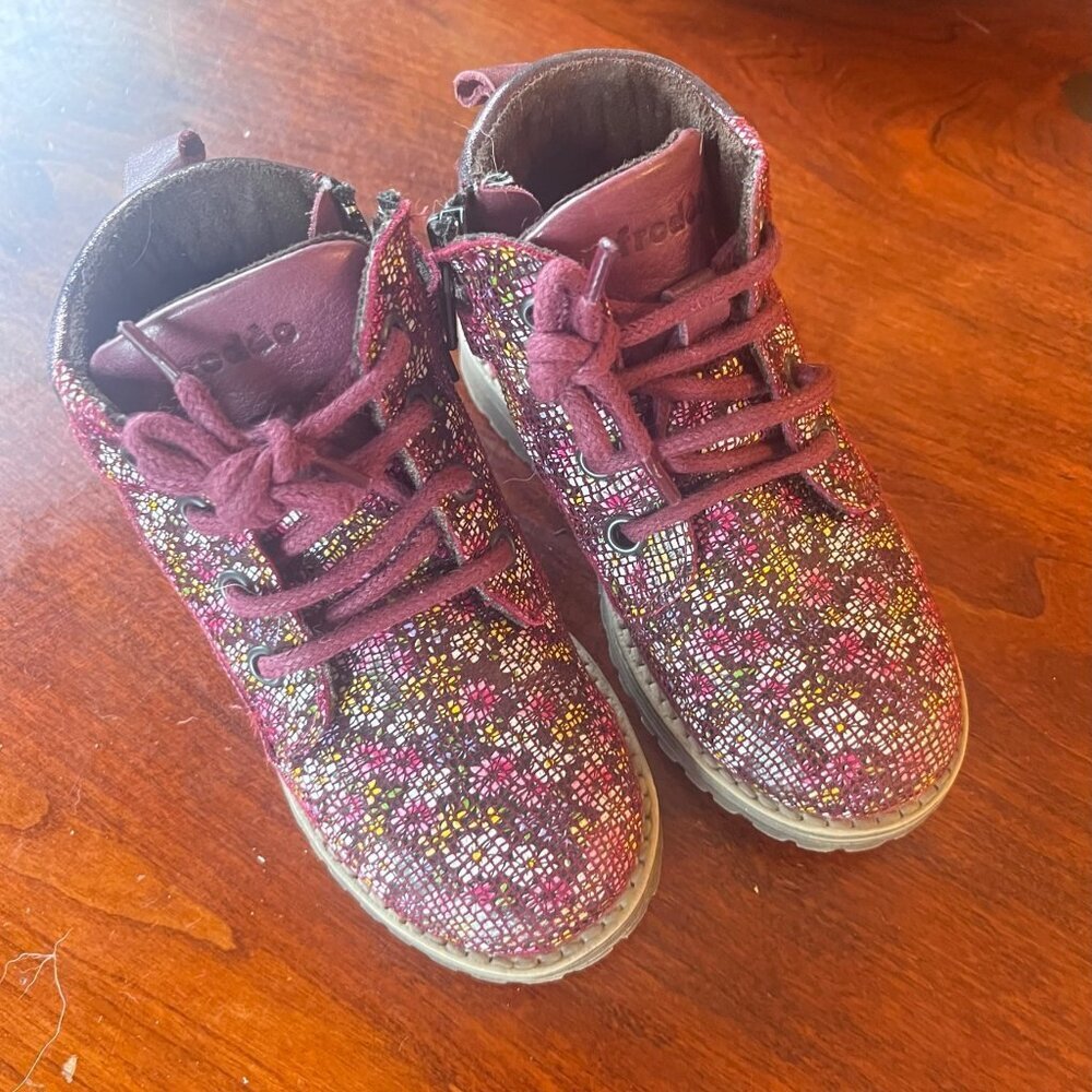 Frodo Floral Patterned Ankle Boots With Side Zipper Closure- Size‎ 25 (8.5)